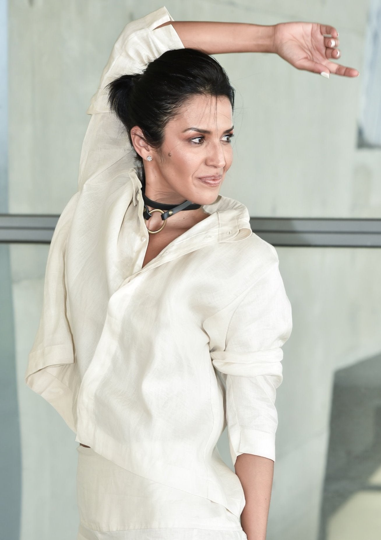 Camisa em linho com detalhe nas costas inspirado em origames , muito leve e delicada / Cristina Cordeiro