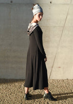 Vestido em fibra de bambu, extremamente confortavel, com capuz em tingimento tie-dye, mangas compridas /Cristina Cordeiro